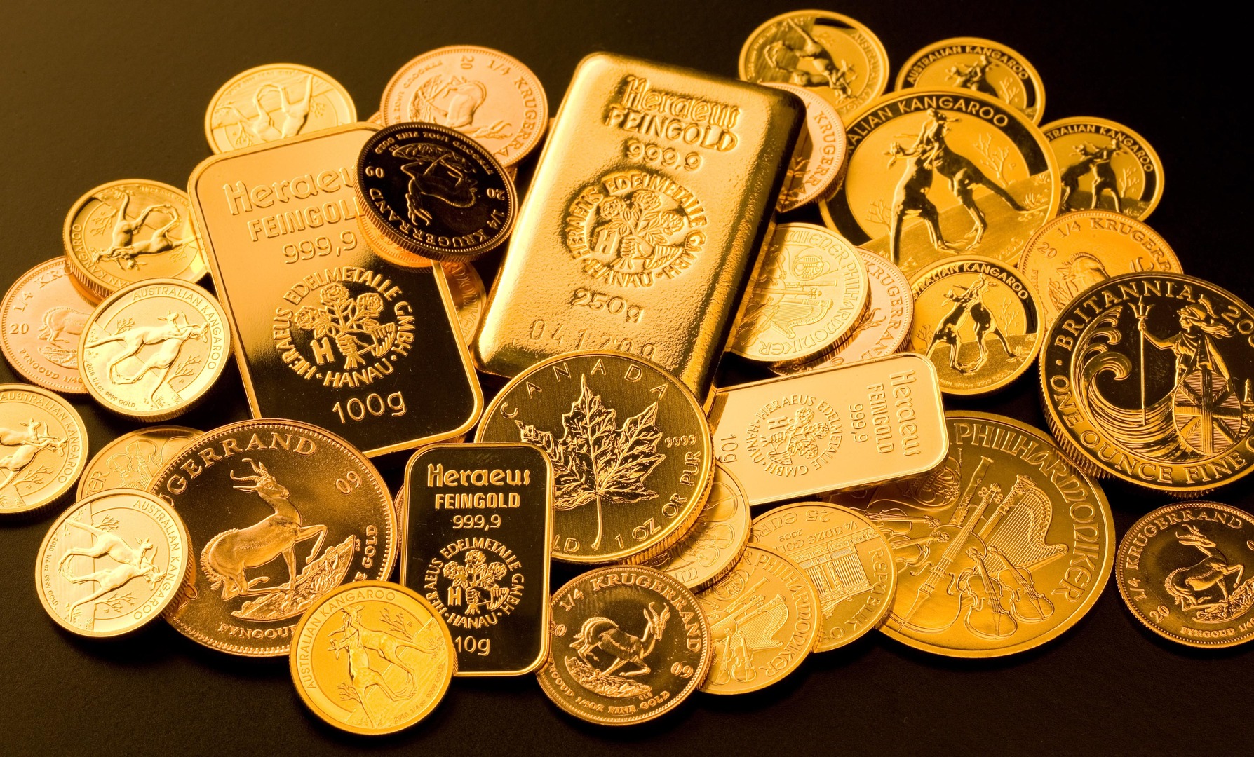 Золото слитки монеты. Золото монеты. Монета Золотая. Монеты из золота. Золотые слитки и монеты.