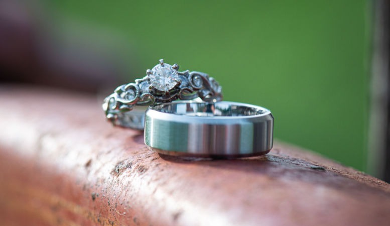 white gold brides ring and silver grooms ring featured image