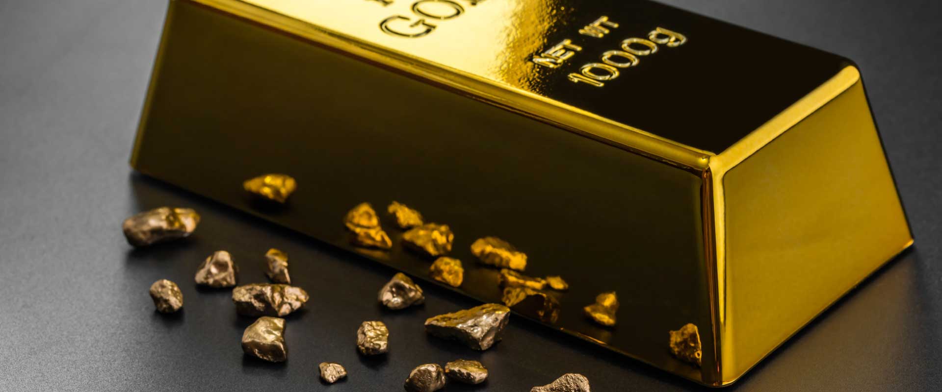 gold nuggets and one kilogram of gold bar