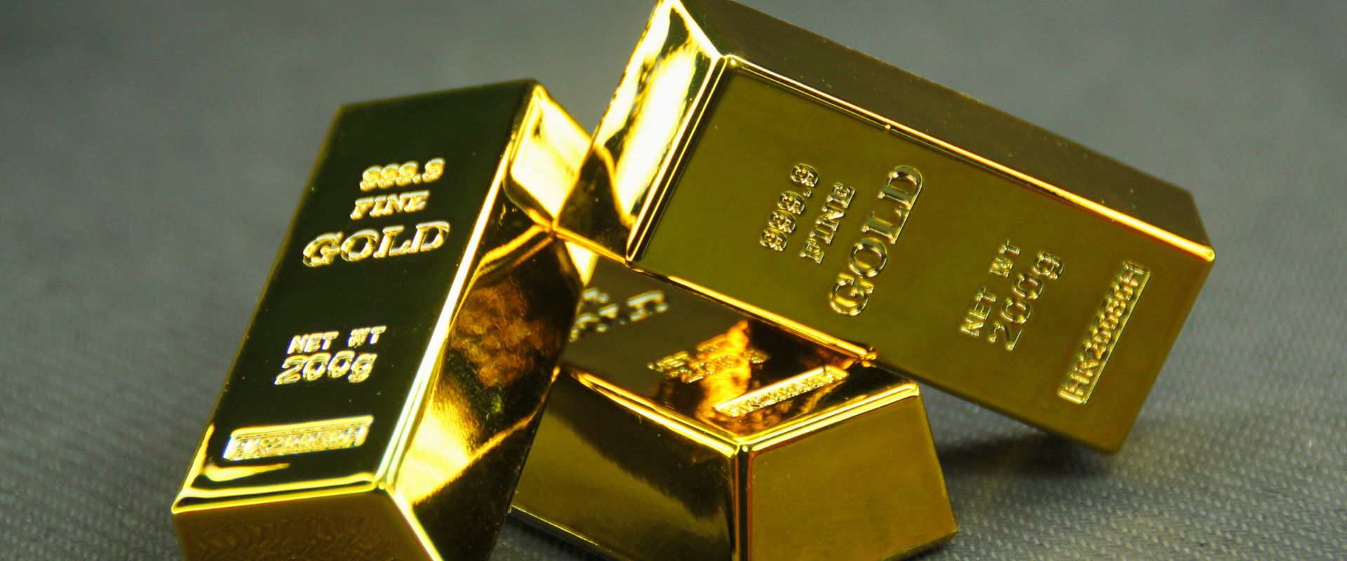 gold bars weighing two hundred grams per piece